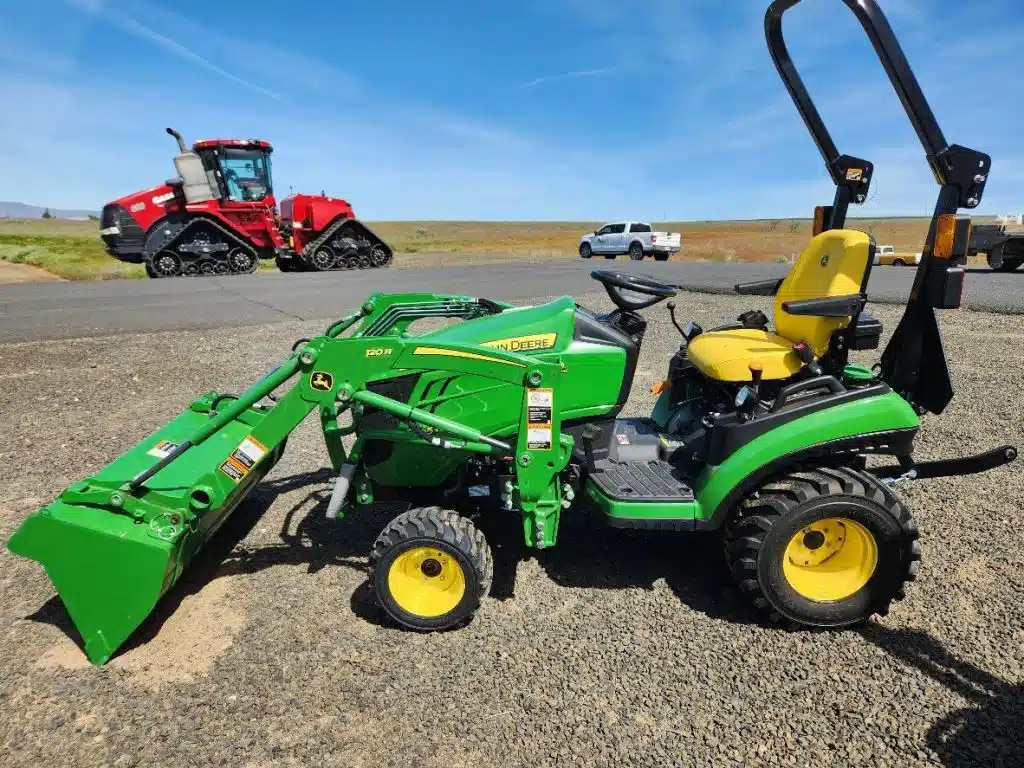Gallery image 2 for New 2023 John Deere 1025R Tractor