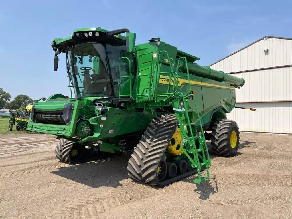 Gallery image 1 for Used 2023 John Deere X9 1100 Combine