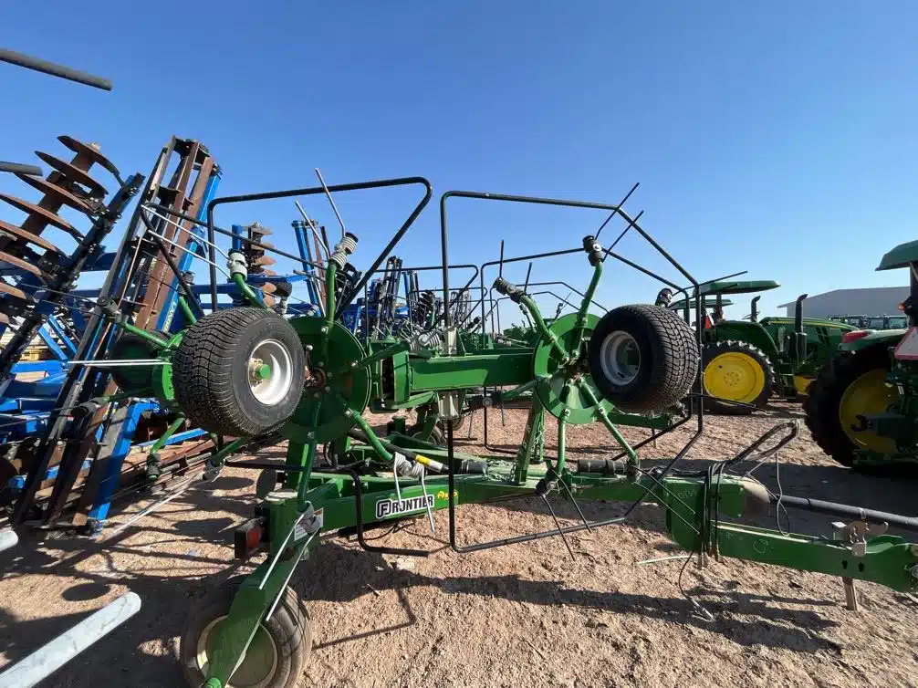 Gallery image 2 for New 2023 Frontier TD3427 Tedder Rake