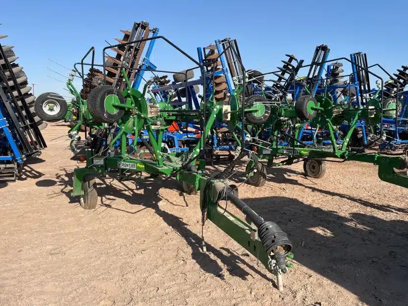 Gallery image 1 for New 2023 Frontier TD3427 Tedder Rake