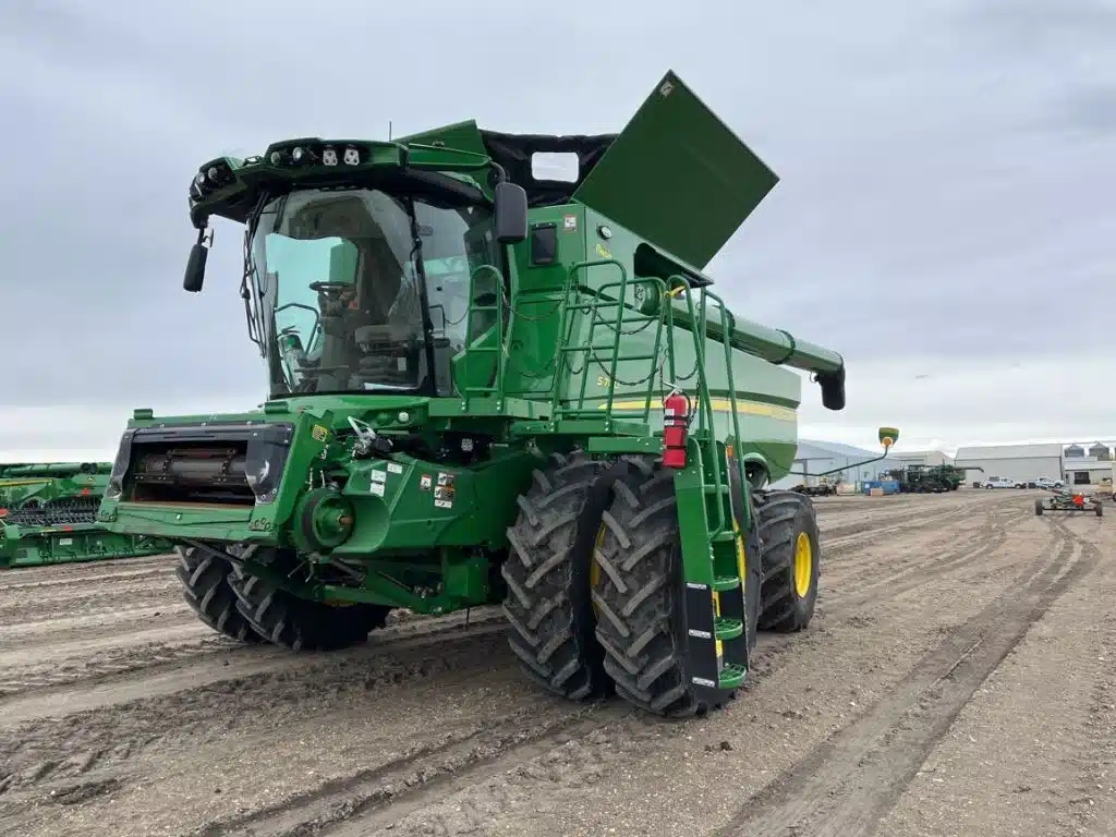 Gallery image 1 for Used 2023 John Deere S780 Combine