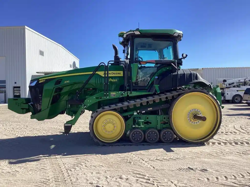 Gallery image 2 for Used 2022 John Deere 8RT 370 Tractor