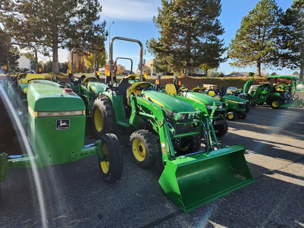 Gallery image 2 for New 2023 John Deere 3032E Tractor