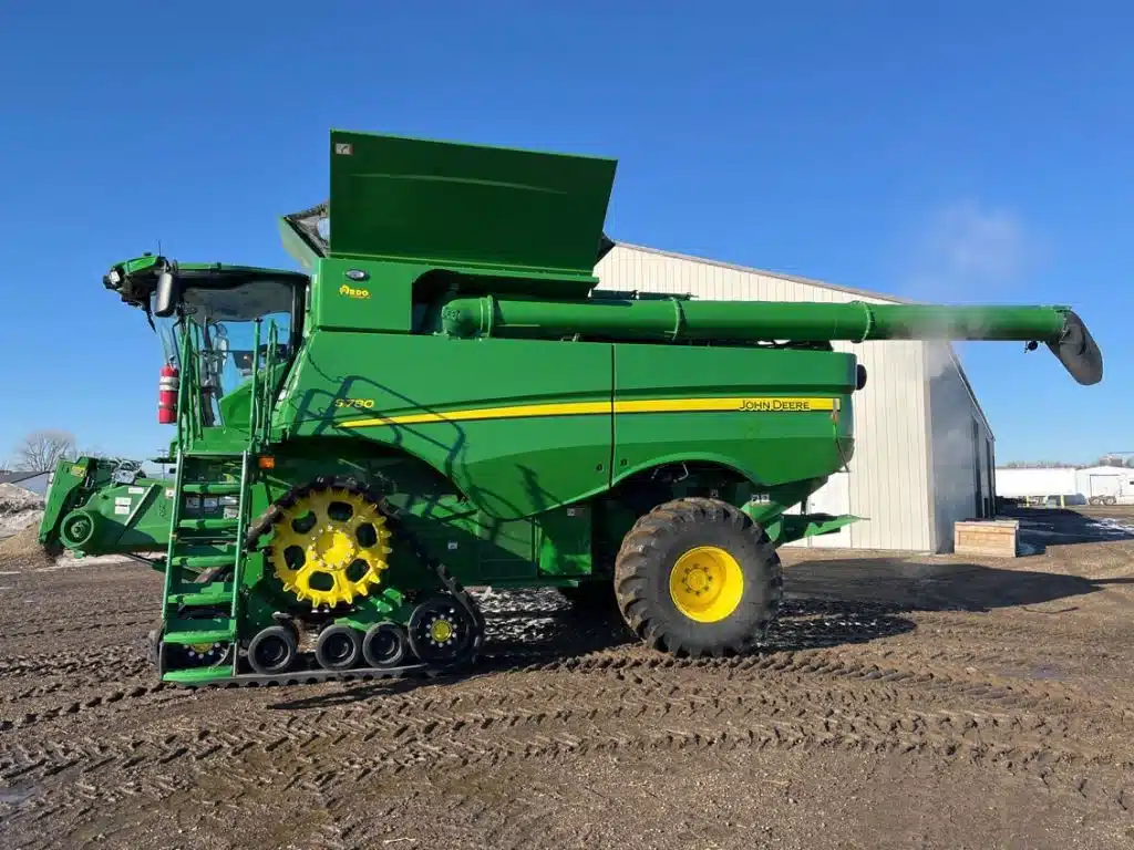 Gallery image 2 for Used 2024 John Deere S780 Combine