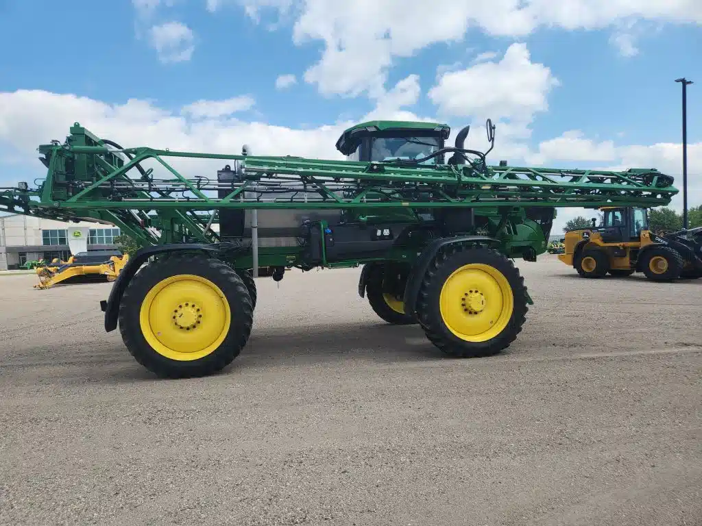 Gallery image 2 for Used 2024 John Deere 410R Sprayer - Self Propelled