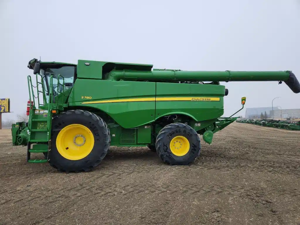Gallery image 2 for Used 2024 John Deere S780 Combine