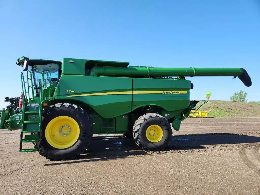Gallery image 2 for Used 2024 John Deere S780 Combine