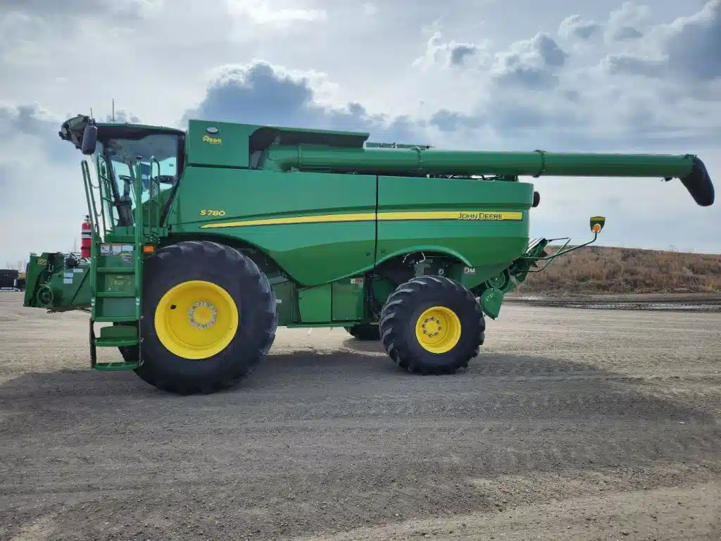 Gallery image 2 for Used 2024 John Deere S780 Combine