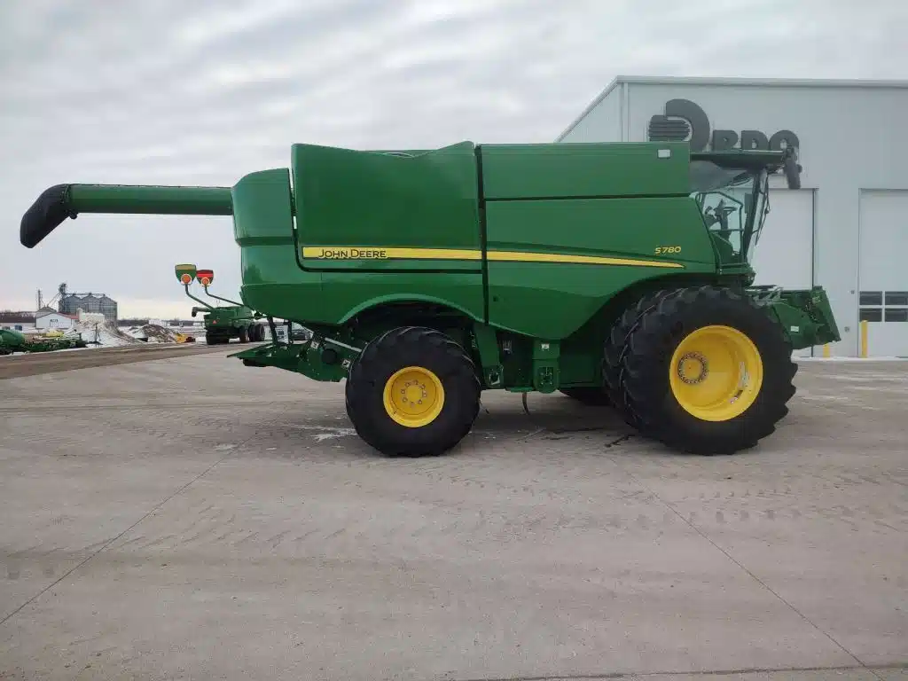 Gallery image 2 for Used 2024 John Deere S780 Combine