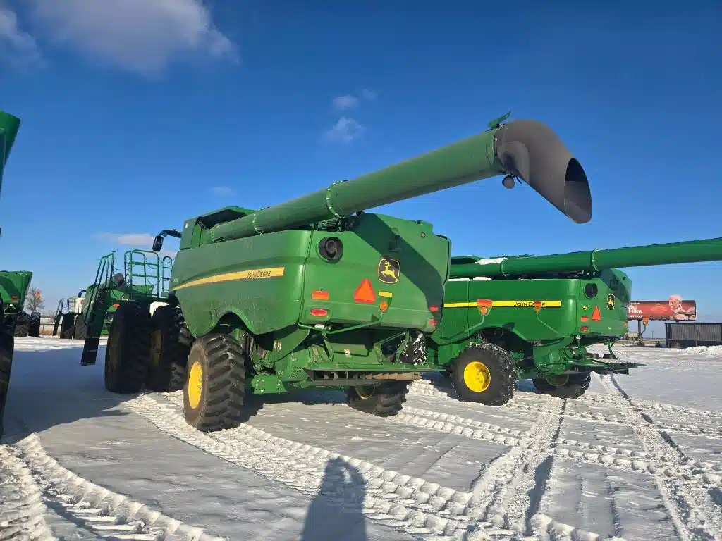 Gallery image 2 for Used 2024 John Deere S770 Combine