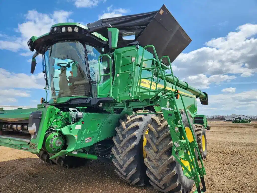 Gallery image 1 for Used 2023 John Deere X9 1000 Combine