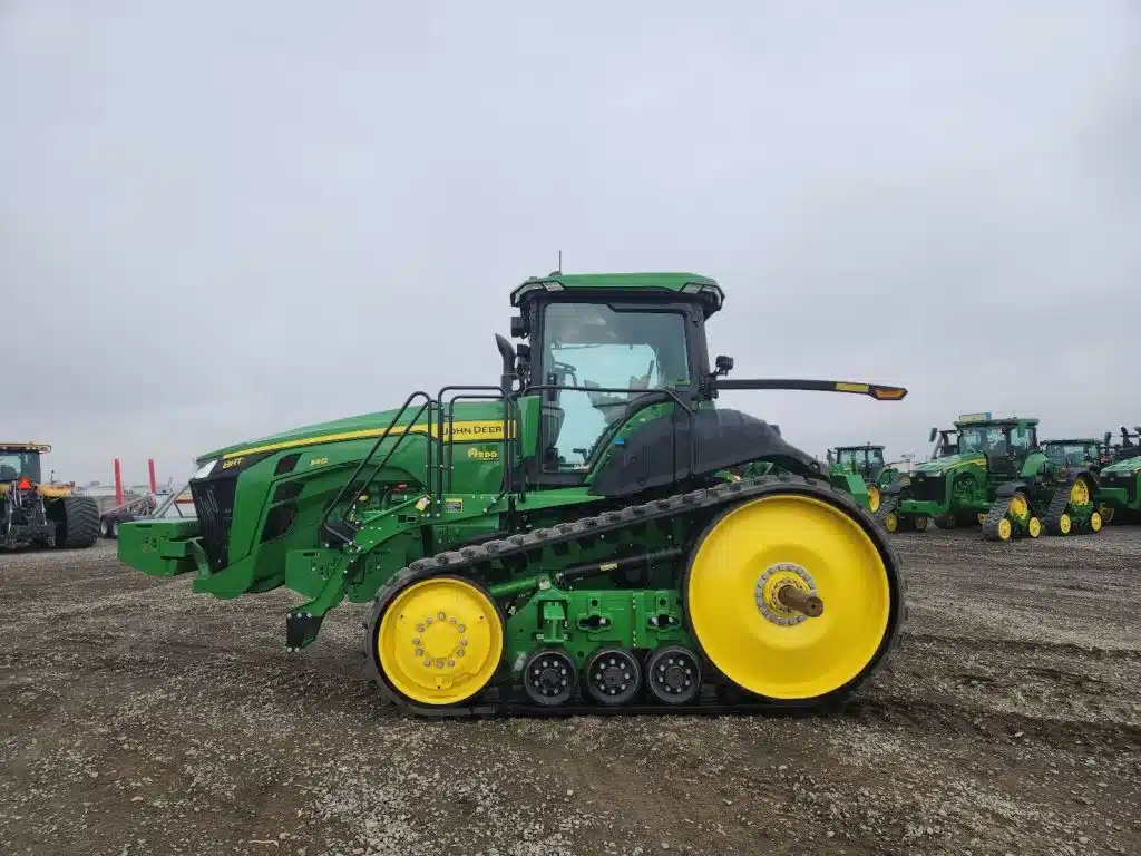 Gallery image 2 for Used 2024 John Deere 8RT 340 Tractor
