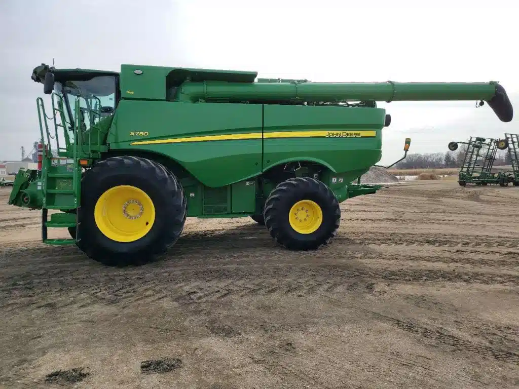 Gallery image 2 for Used 2024 John Deere S780 Combine