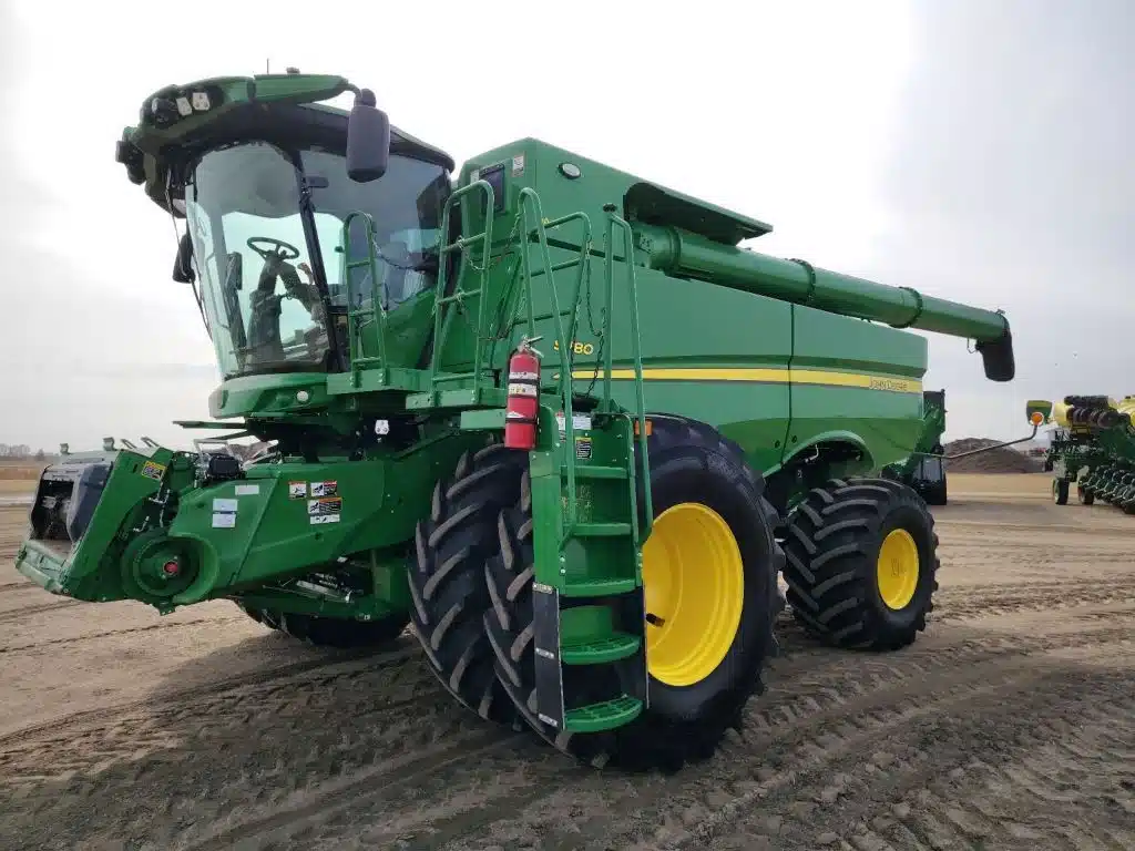 Gallery image 1 for Used 2024 John Deere S780 Combine