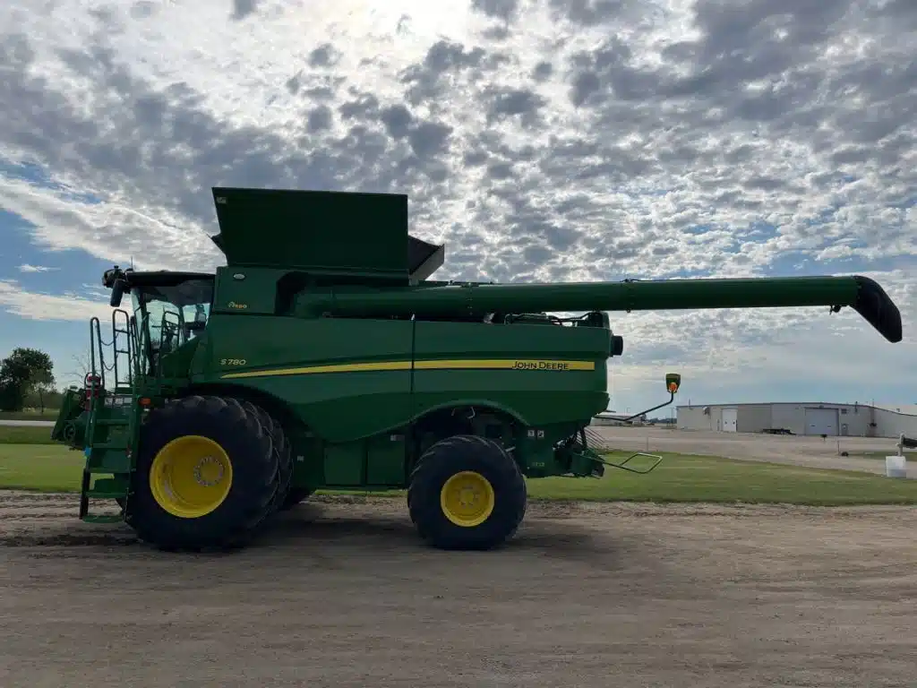 Gallery image 2 for 2023 John Deere S780 Combine
