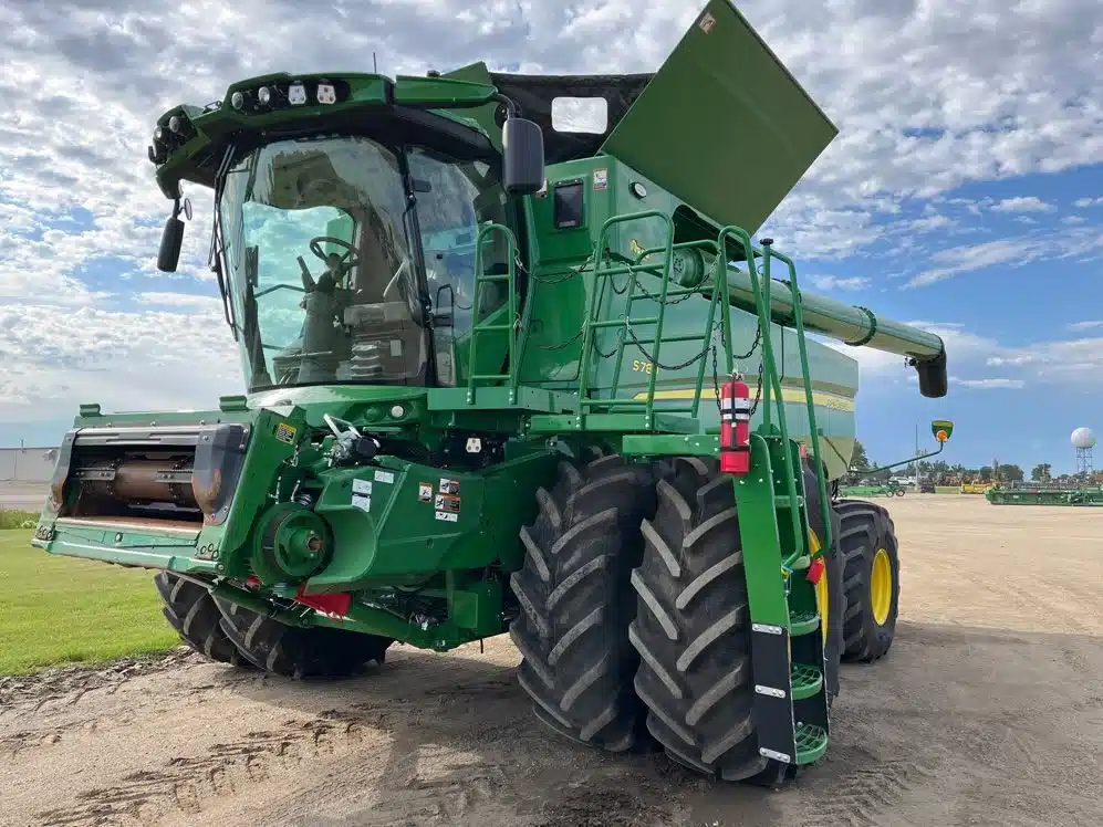 Gallery image 1 for 2023 John Deere S780 Combine