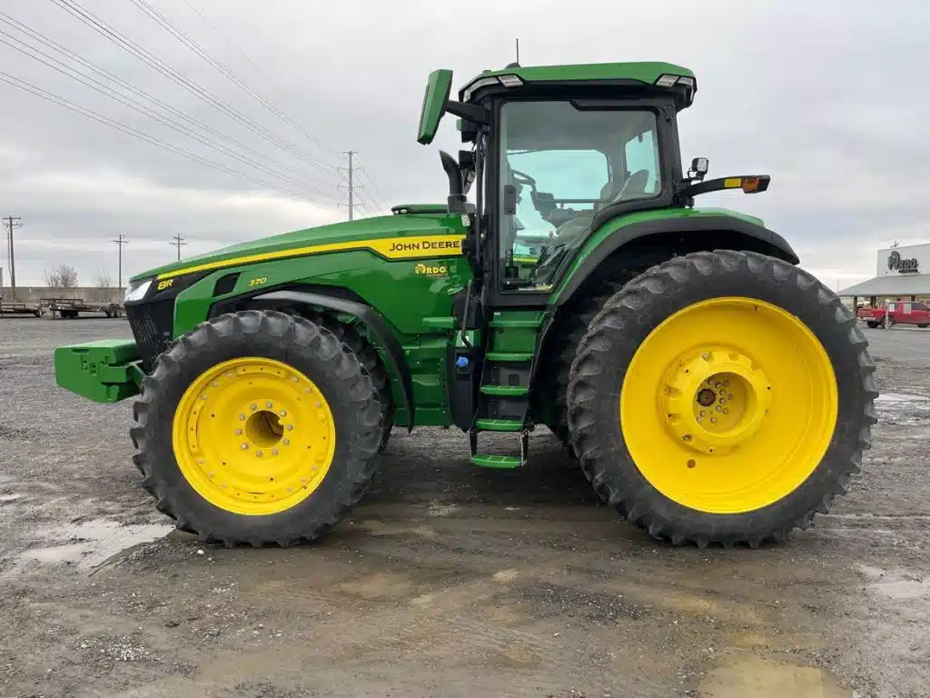Gallery image 2 for Used 2024 John Deere 8R 370 Tractor