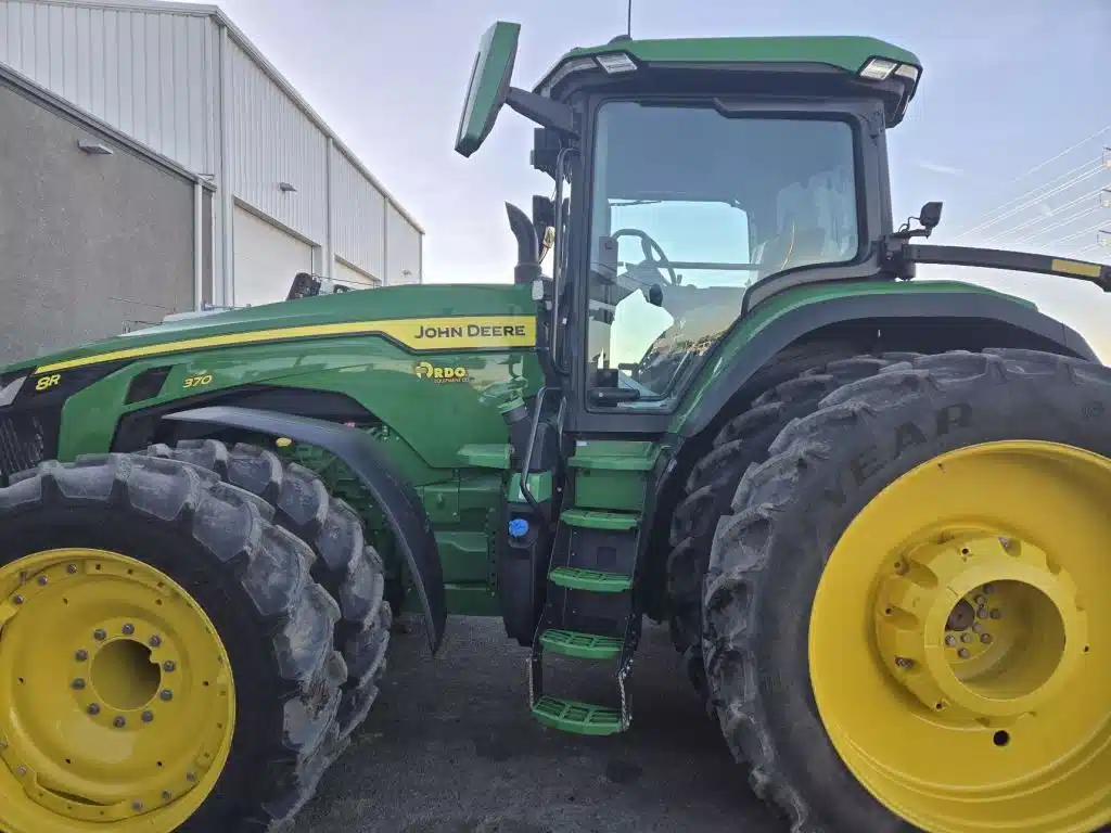 Gallery image 2 for Used 2024 John Deere 8R 370 Tractor