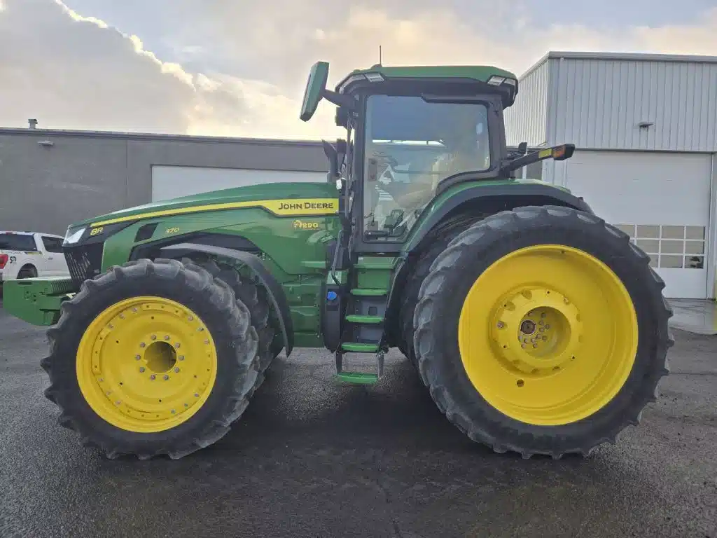 Gallery image 2 for Used 2024 John Deere 8R 370 Tractor