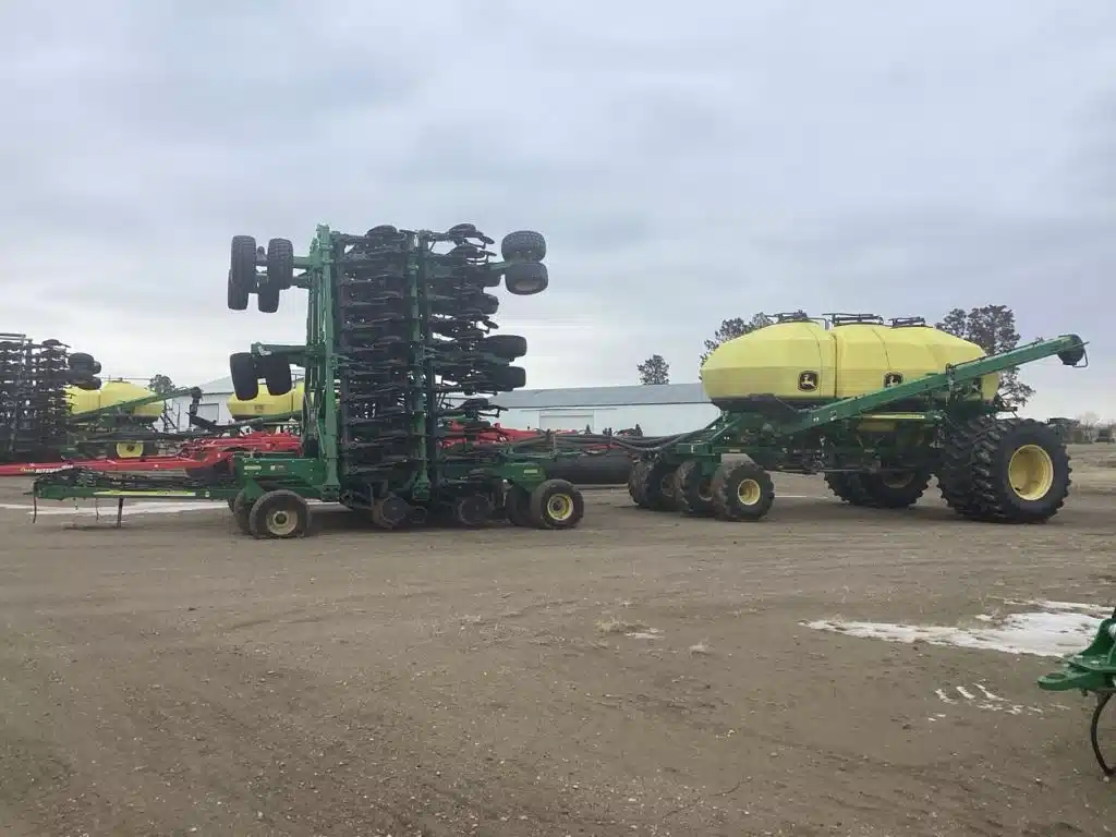 Gallery image 2 for Used 2016 John Deere 1890 Air Drill