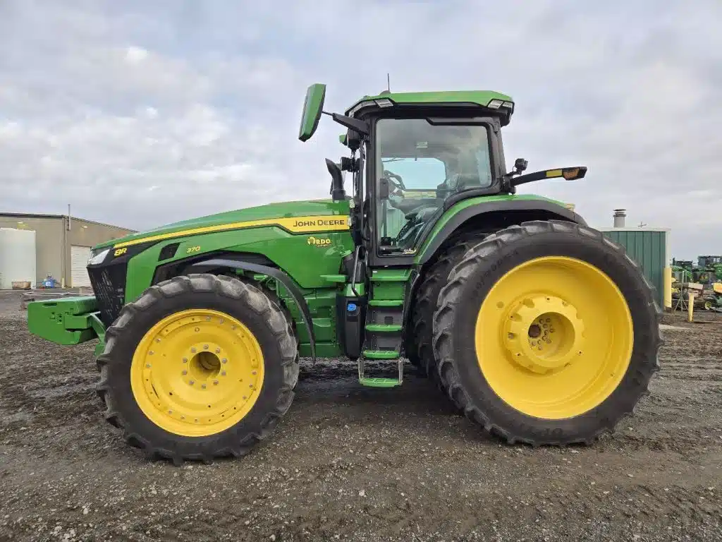 Gallery image 2 for Used 2024 John Deere 8R 370 Tractor