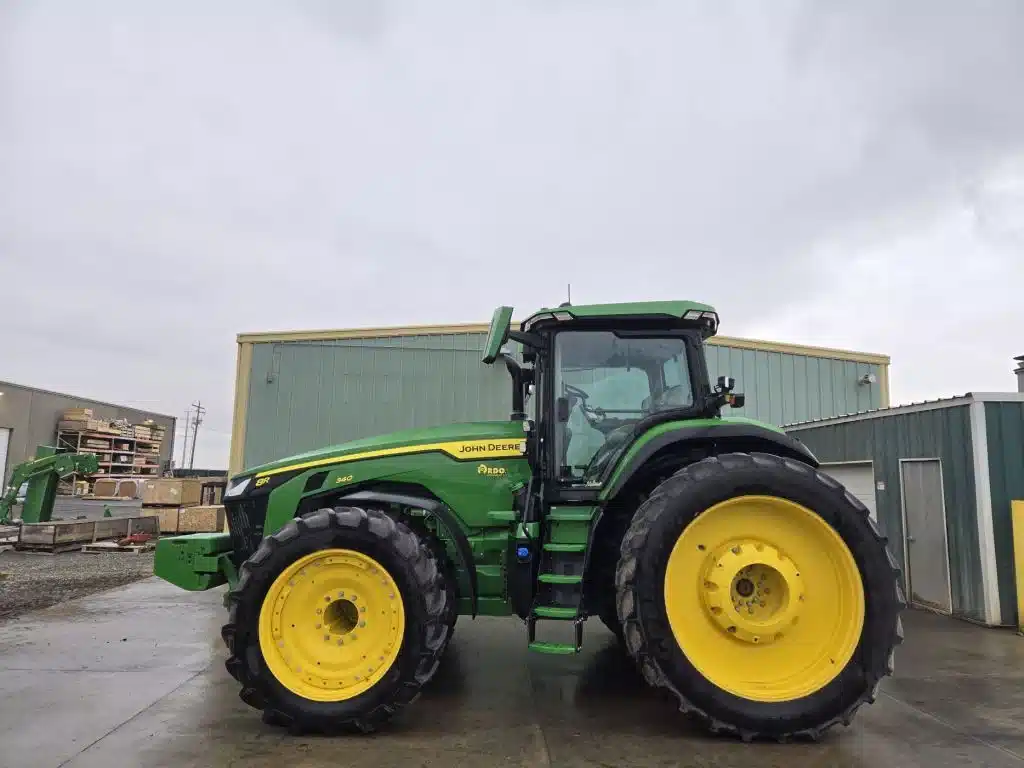 Gallery image 2 for Used 2023 John Deere 8R 340 Tractor