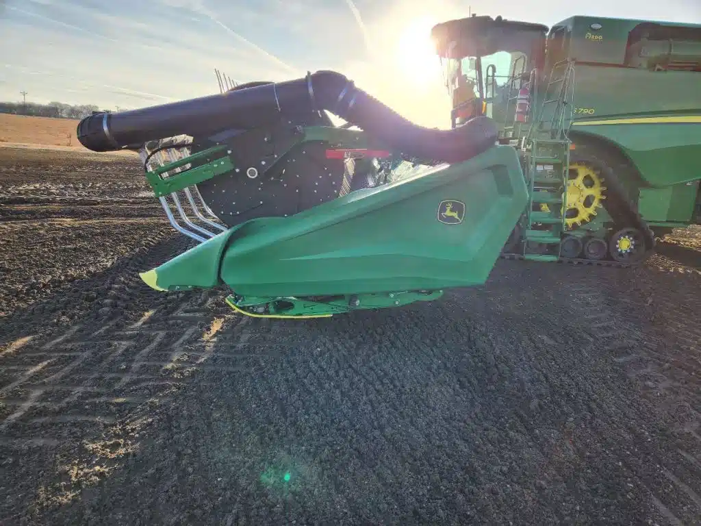 Gallery image 2 for Used 2023 John Deere HD40F Header - Draper