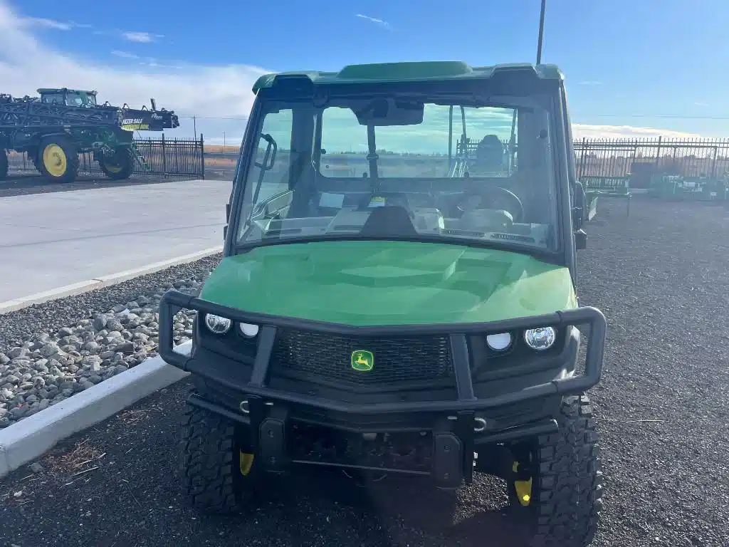 Gallery image 2 for New 2024 John Deere XUV 835R Utility Vehicle