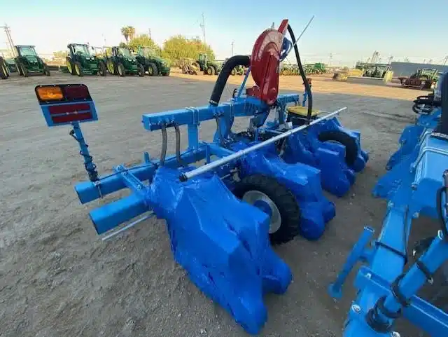 Gallery image 2 for New 2024 Monosem MSG830 Planter