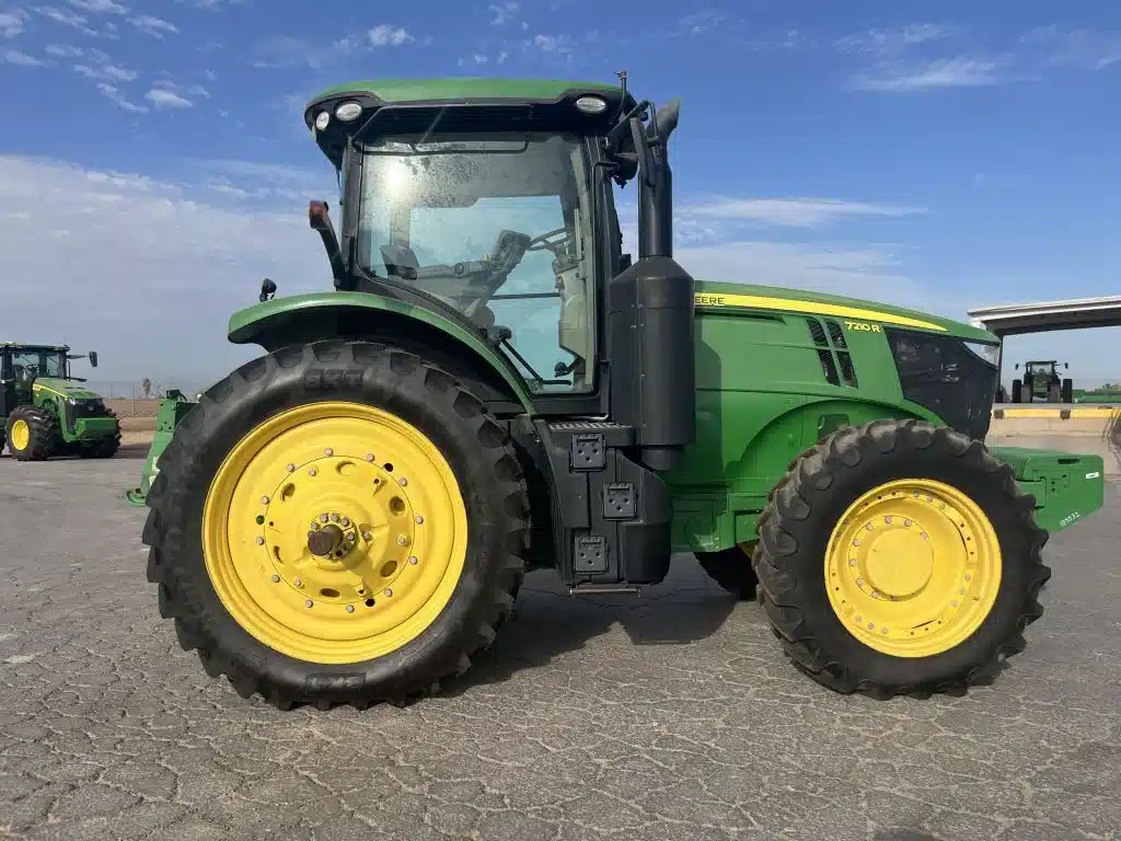 Gallery image 2 for Used 2020 John Deere 7210R Tractor