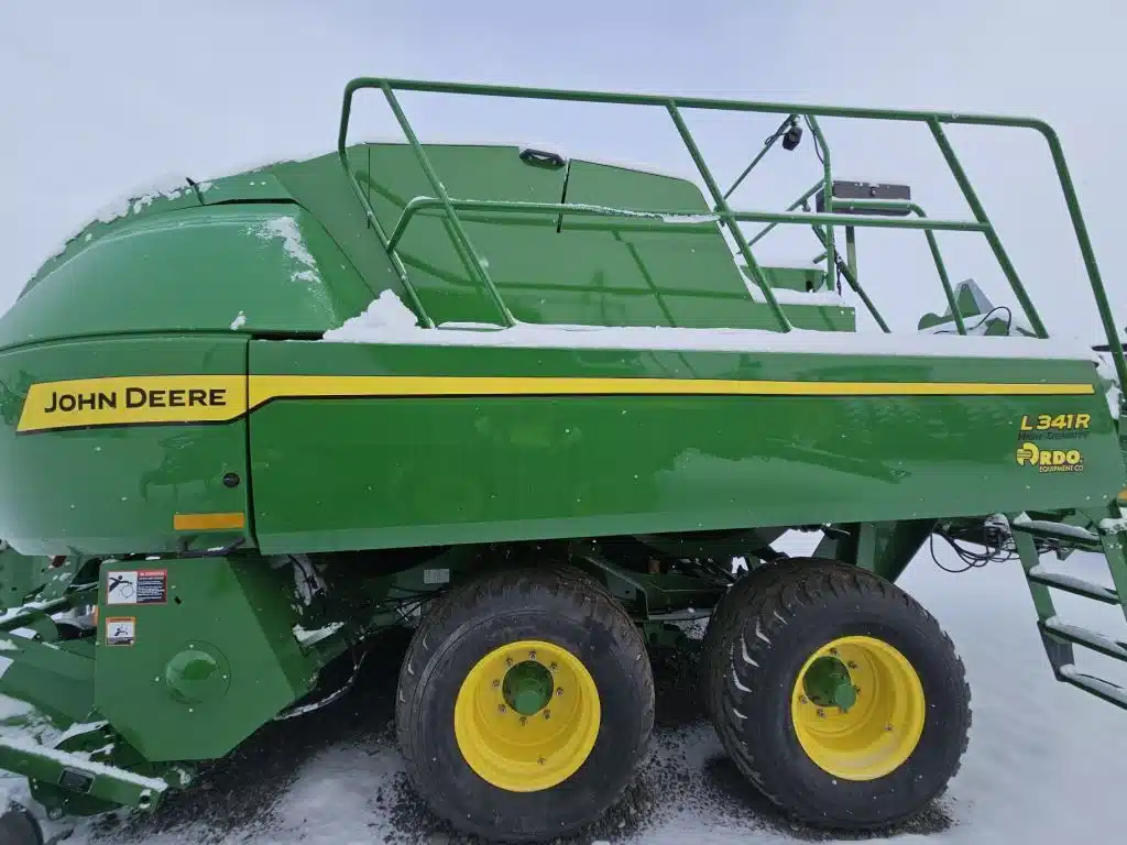 Gallery image 2 for New 2024 John Deere L341R HD Square Baler - Large