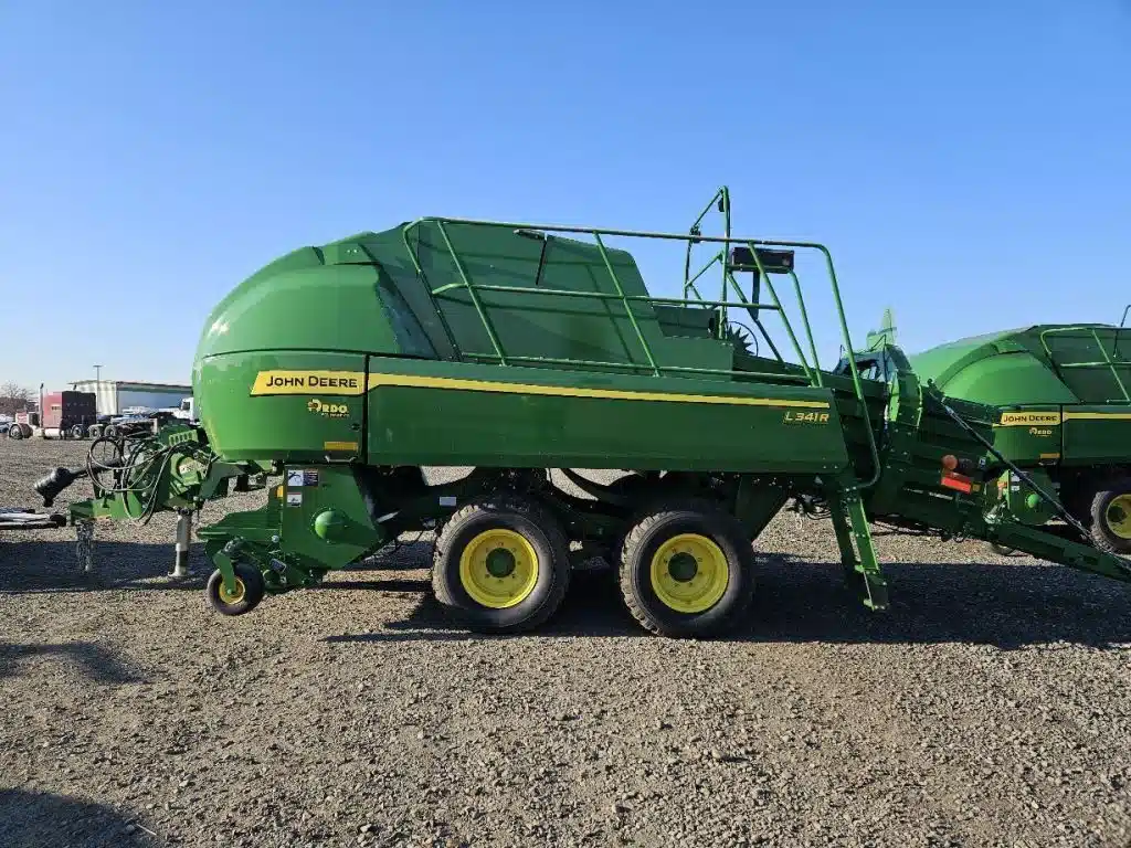 Gallery image 2 for New 2024 John Deere L341R HD Square Baler - Large