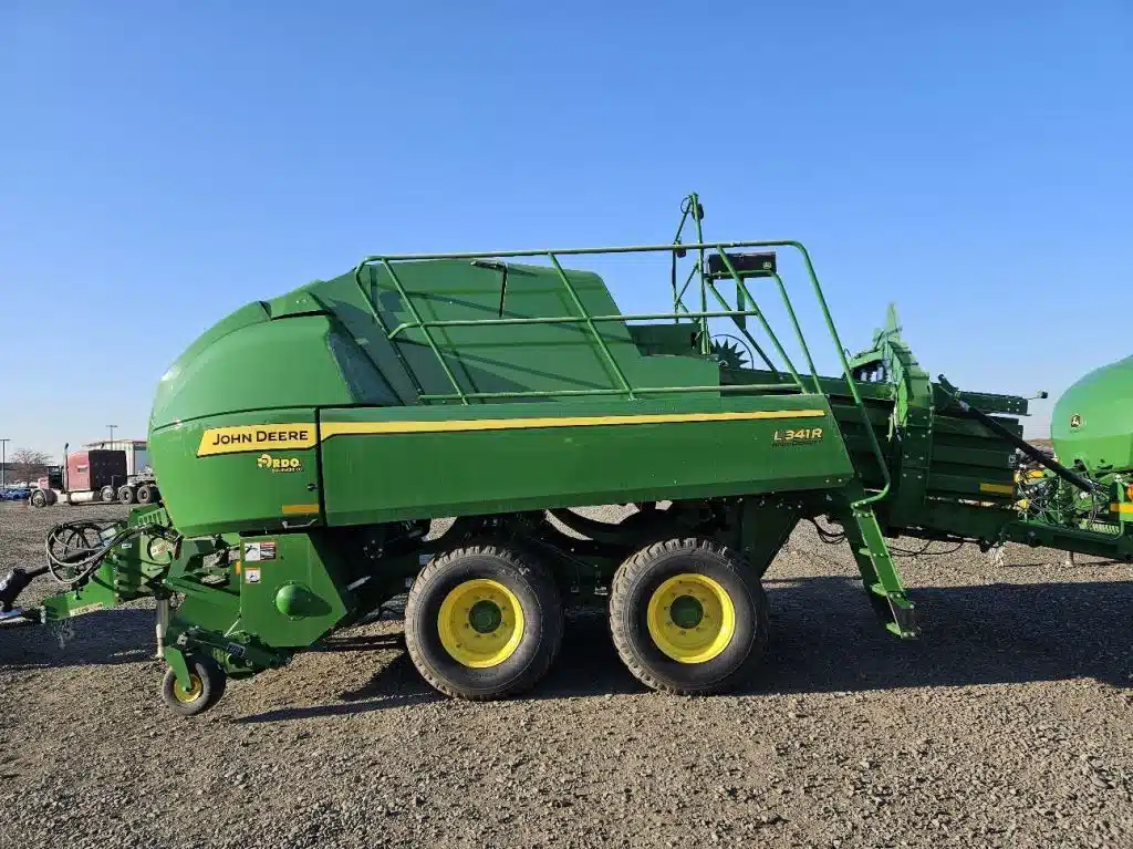 Gallery image 2 for New 2024 John Deere L341R HD Square Baler - Large