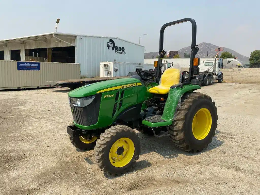 Gallery image 2 for Used 2024 John Deere 3032E Tractor