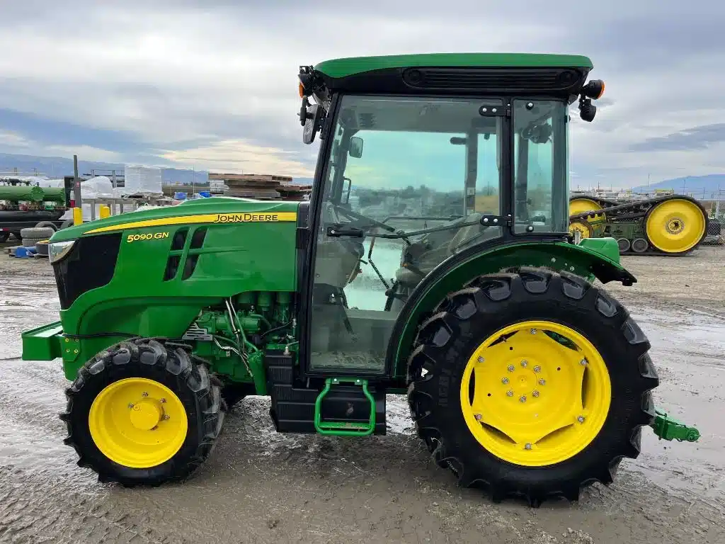 Gallery image 2 for New 2022 John Deere 5090GN Tractor
