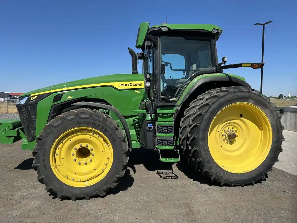 Gallery image 2 for Used 2023 John Deere 8R 310 Tractor