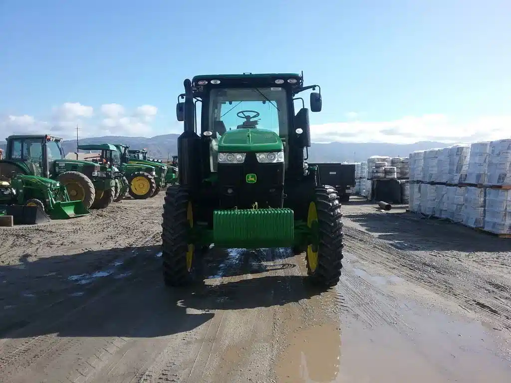 Gallery image 2 for Used 2014 John Deere 7210R Tractor