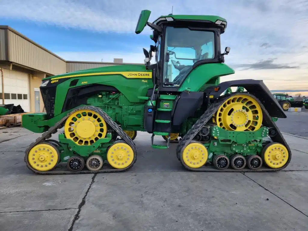 Gallery image 2 for Used 2022 John Deere 8R 370 Tractor