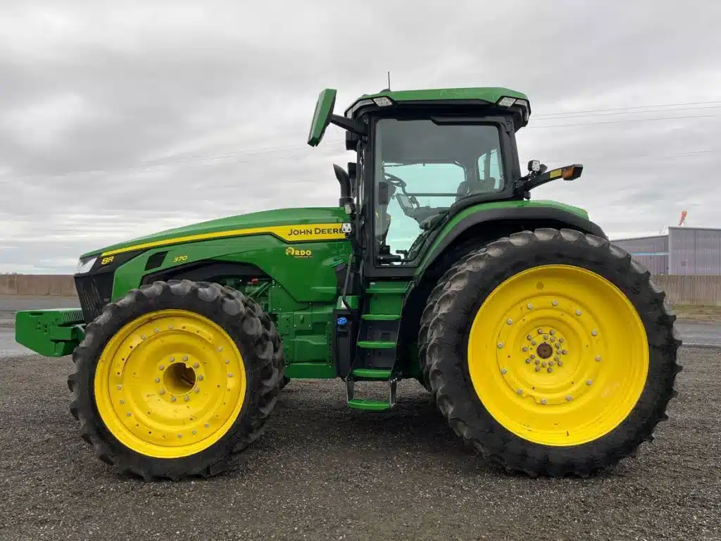 Gallery image 2 for Used 2022 John Deere 8R 370 Tractor
