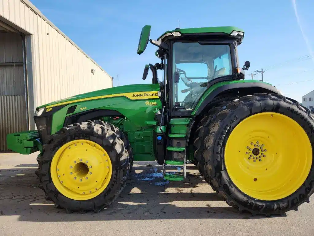 Gallery image 2 for Used 2022 John Deere 8R 370 Tractor