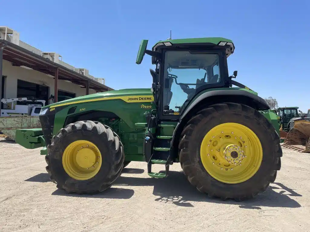 Gallery image 2 for Used 2023 John Deere 8R 370 Tractor