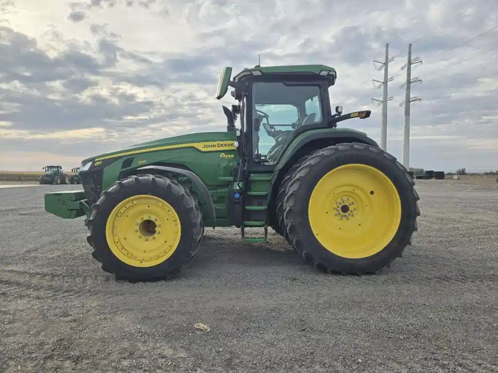 Gallery image 2 for Used 2023 John Deere 8R 370 Tractor