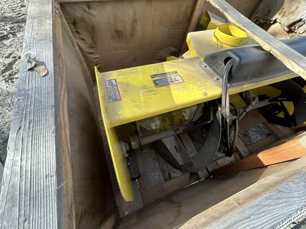 Gallery image 2 for New 2023 John Deere 47SB Snow Blower
