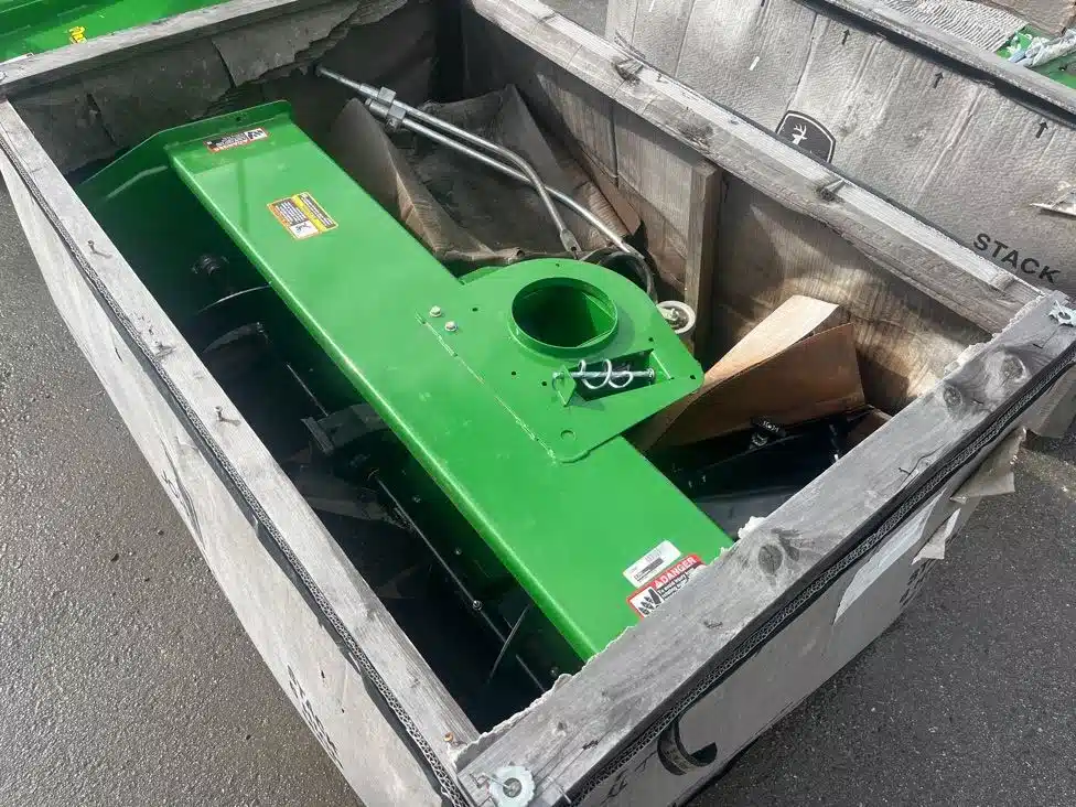 Gallery image 1 for New 2023 John Deere 47SB Snow Blower