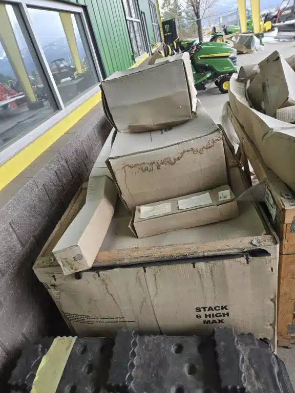Gallery image 2 for New 2023 John Deere 47SB Snow Blower