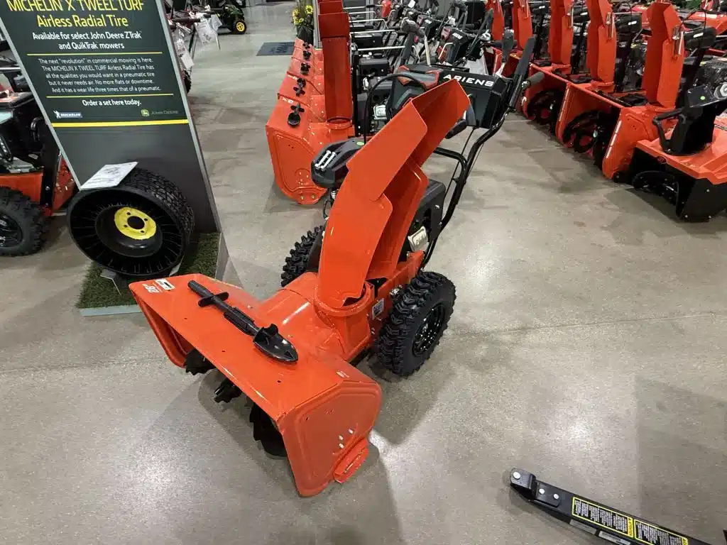 Gallery image 2 for New 2023 Ariens DELUX 28 921046 Snow Blower
