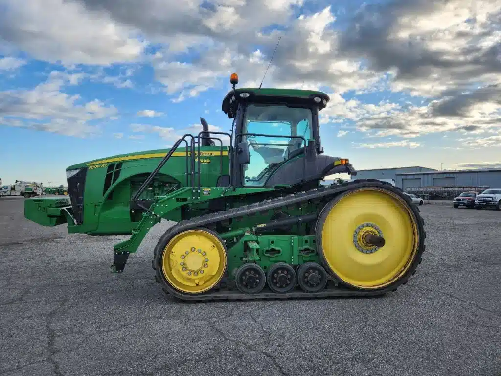 Gallery image 2 for Used 2017 John Deere 8370RT Tractor