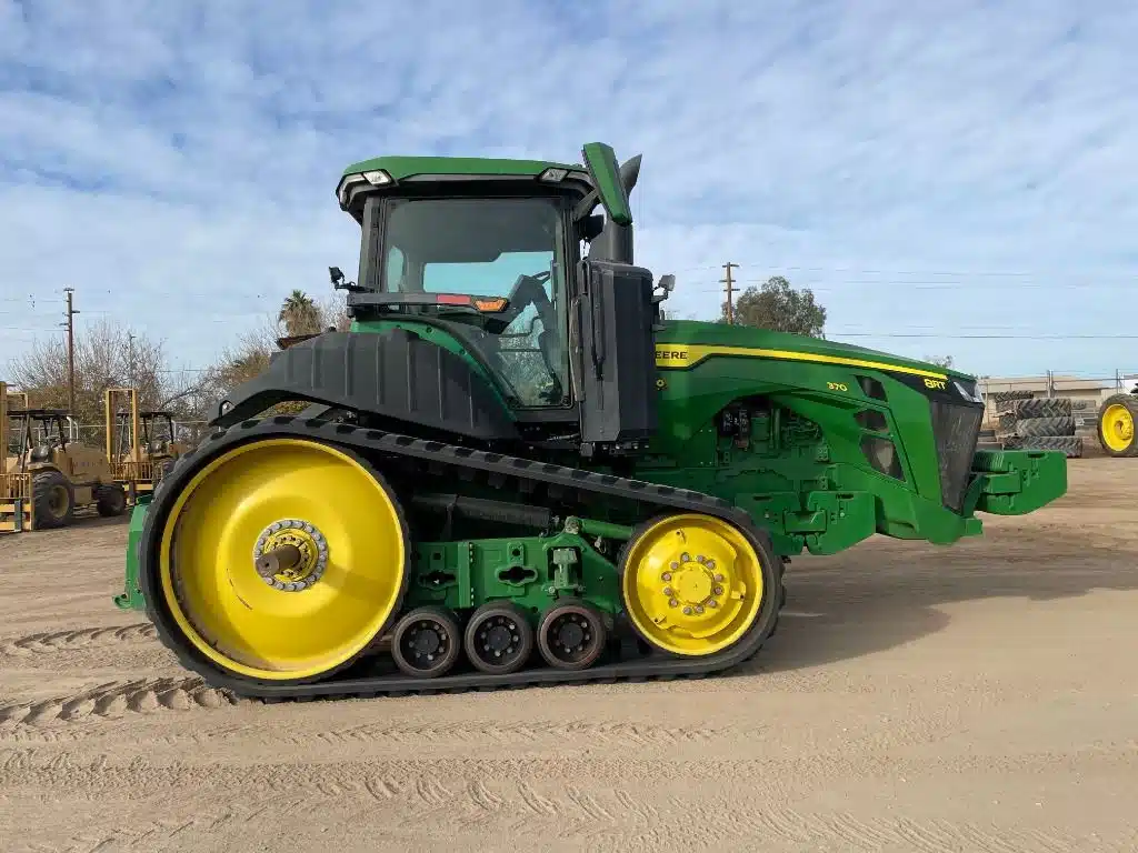 Gallery image 2 for New 2021 John Deere 8RT 370 Tractor
