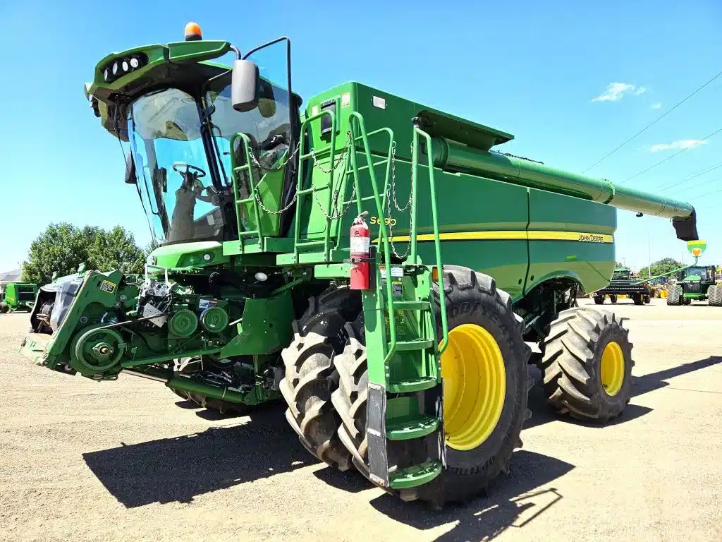 Gallery image 1 for Used 2014 John Deere S690 Combine