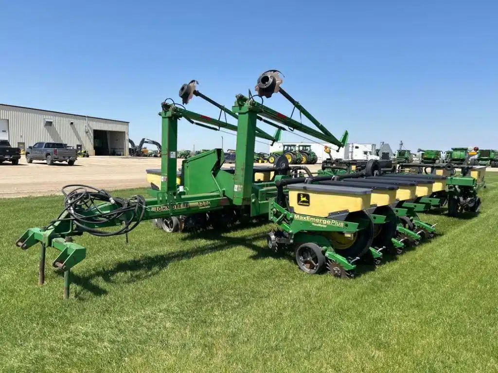 Gallery image 1 for Used 1997 John Deere 1770 Planter